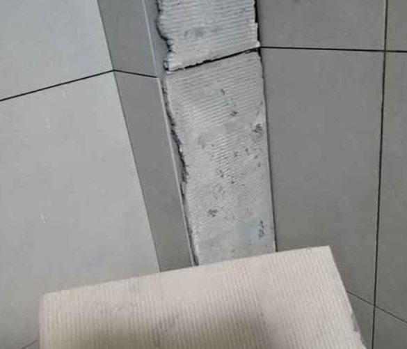威海市瓷砖空鼓维修公司分享下厨房瓷砖脱落的补救措施。